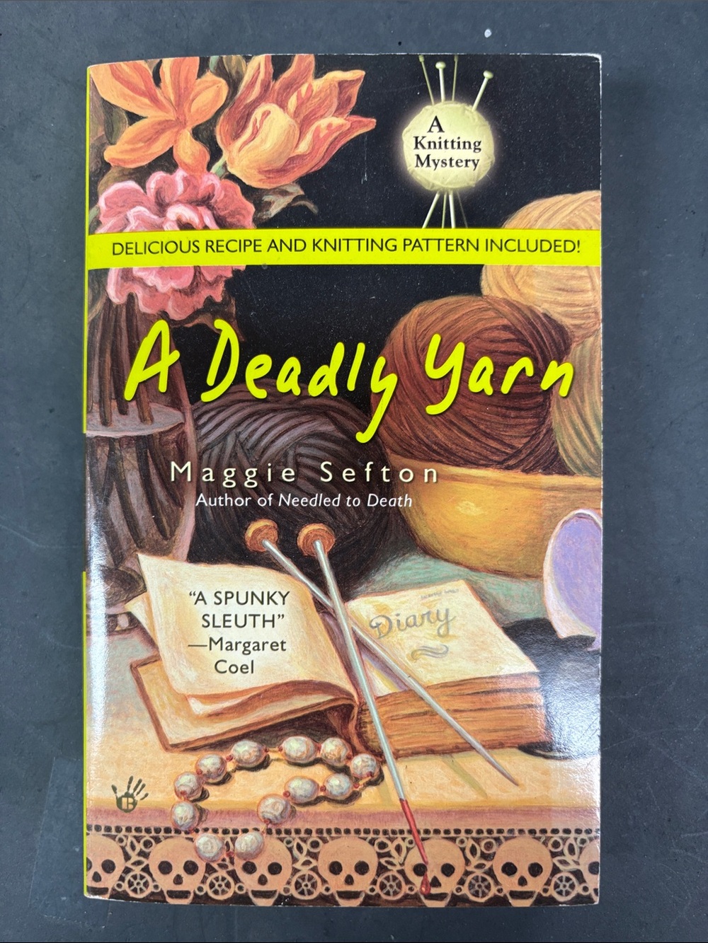 A Deadly Yarn by - Paperback Mystery (Black/Yellow Cover)
